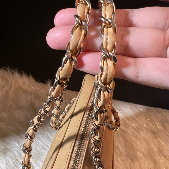 CHANEL Beige V Stitch Lambskin Chain Shoulder Bag Certificate of authentication - Picture 16 of 16